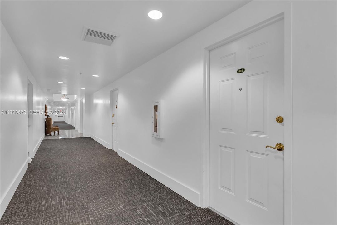 Active With Contract: $360,000 (2 beds, 2 baths, 897 Square Feet)