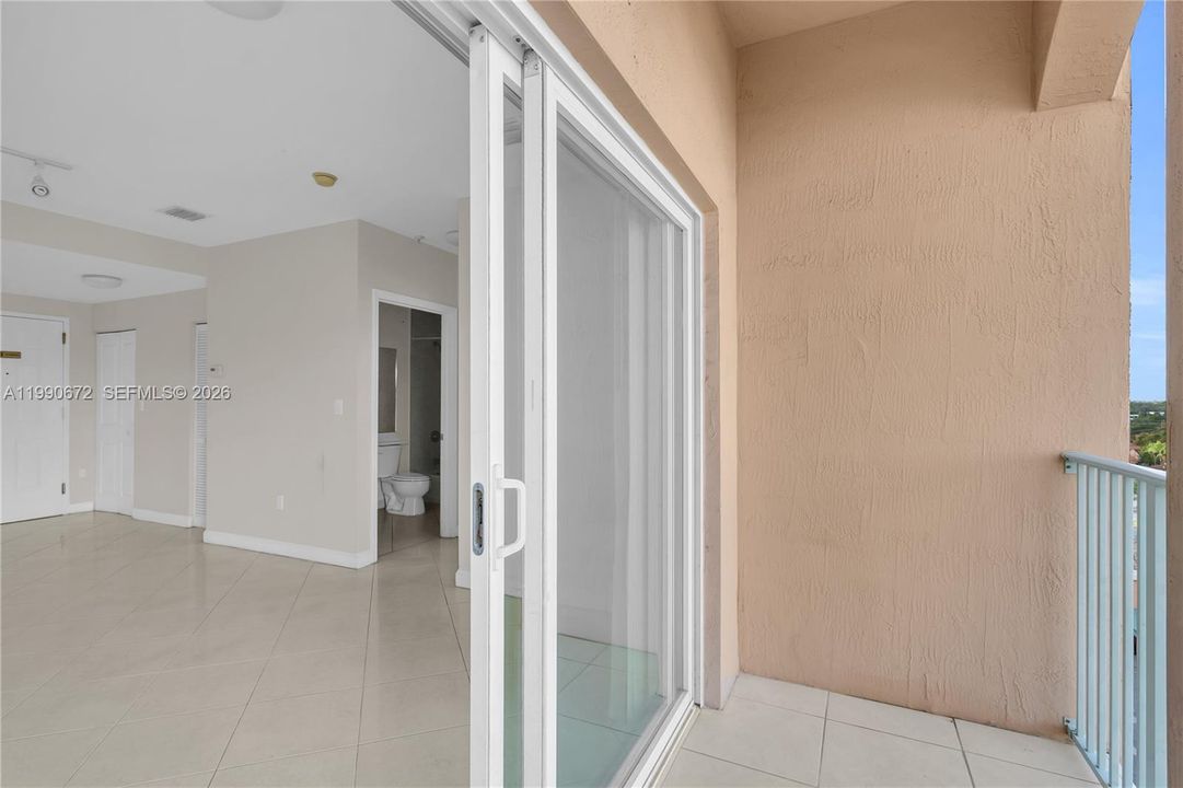 Active With Contract: $360,000 (2 beds, 2 baths, 897 Square Feet)