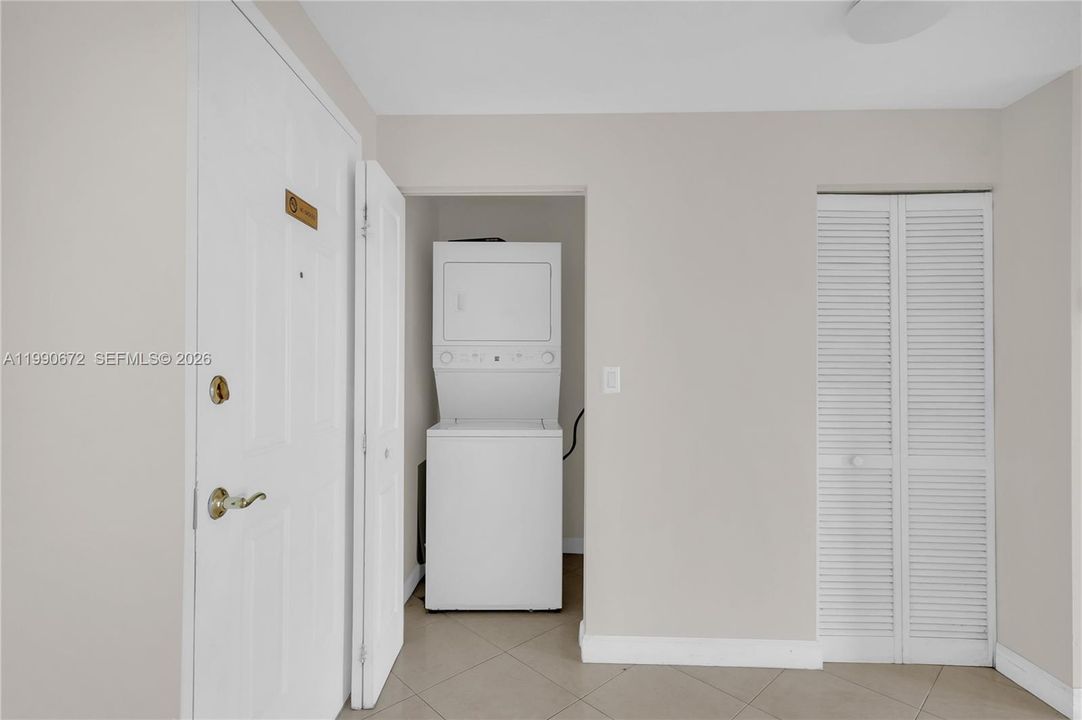 Active With Contract: $360,000 (2 beds, 2 baths, 897 Square Feet)