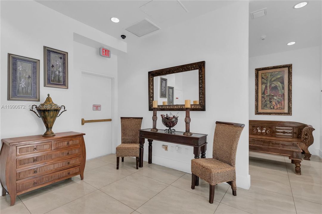 Active With Contract: $360,000 (2 beds, 2 baths, 897 Square Feet)