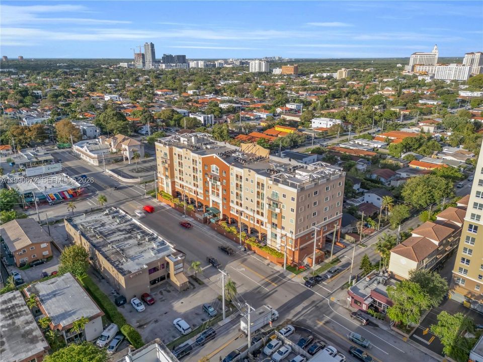 Active With Contract: $360,000 (2 beds, 2 baths, 897 Square Feet)