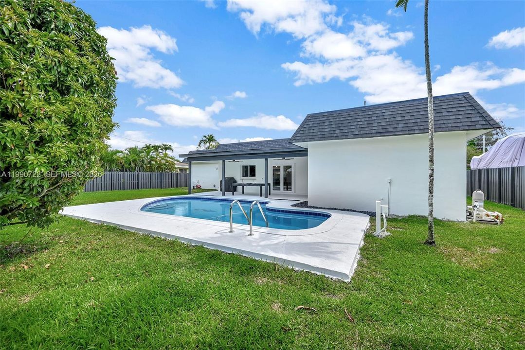 Activo con contrato: $720,000 (4 camas, 2 baños, 1820 Pies cuadrados)
