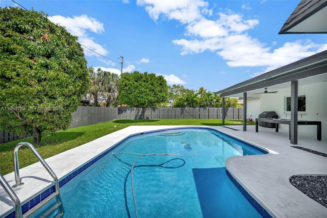 Activo con contrato: $720,000 (4 camas, 2 baños, 1820 Pies cuadrados)