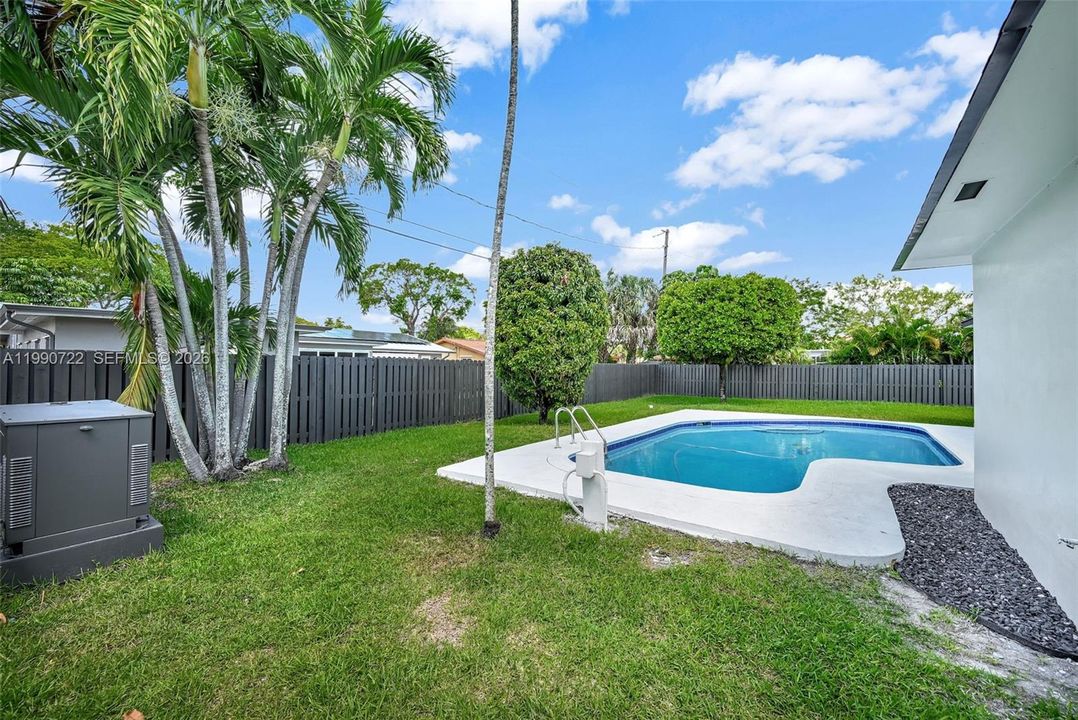 Activo con contrato: $720,000 (4 camas, 2 baños, 1820 Pies cuadrados)