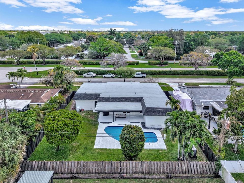 Activo con contrato: $720,000 (4 camas, 2 baños, 1820 Pies cuadrados)