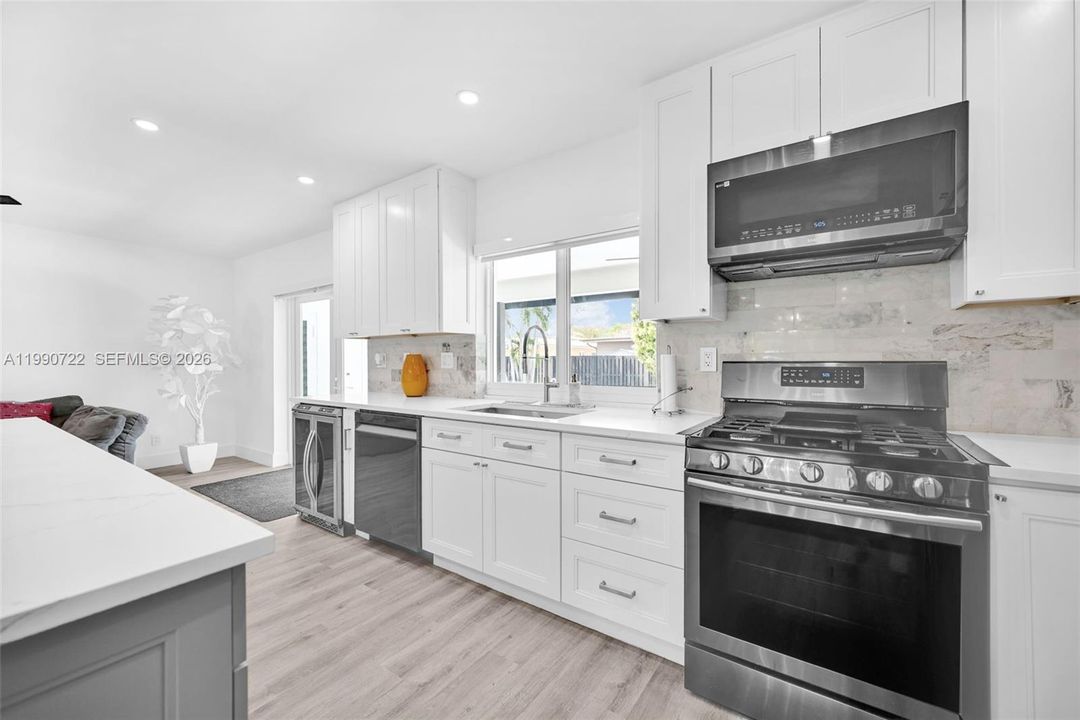 Activo con contrato: $720,000 (4 camas, 2 baños, 1820 Pies cuadrados)