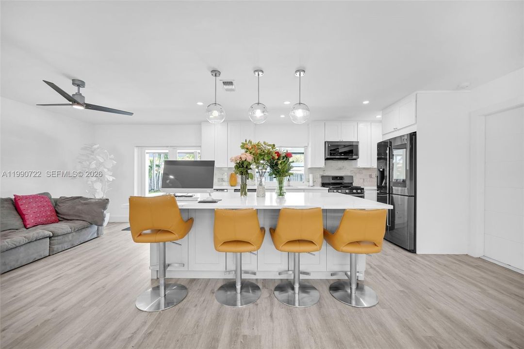 Activo con contrato: $720,000 (4 camas, 2 baños, 1820 Pies cuadrados)