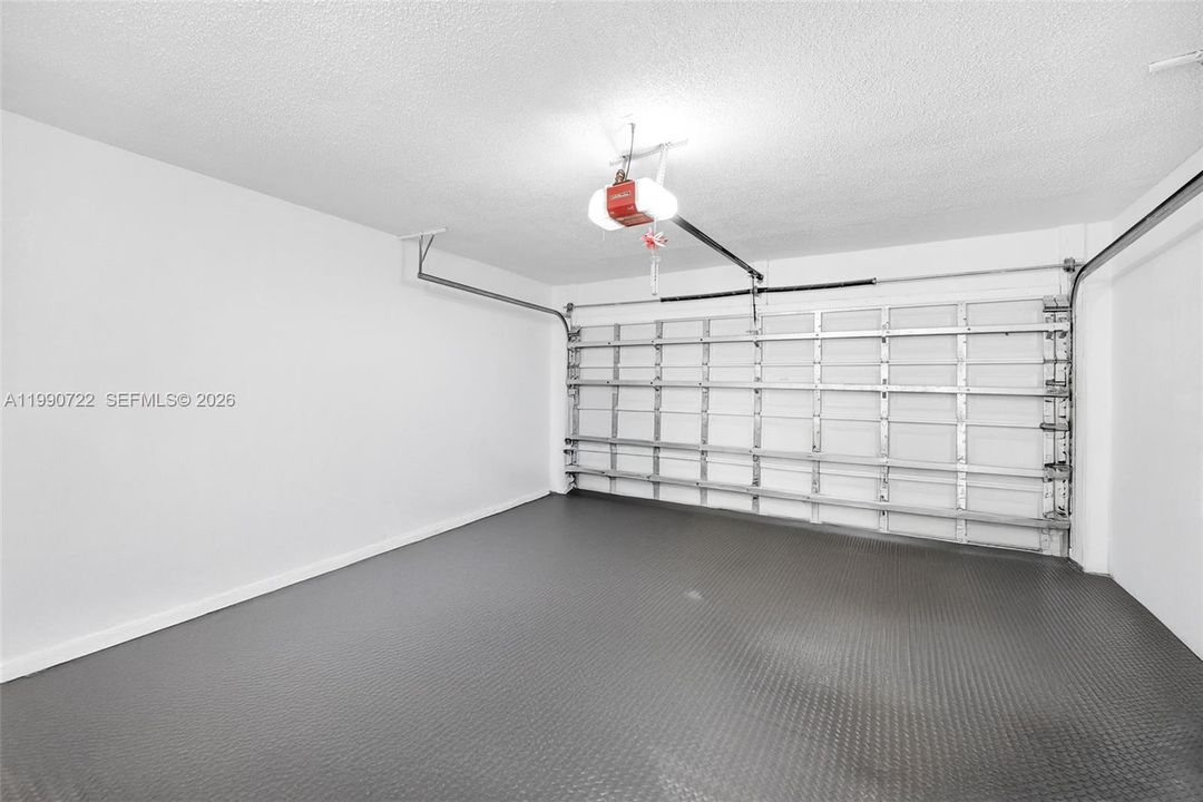 Activo con contrato: $720,000 (4 camas, 2 baños, 1820 Pies cuadrados)