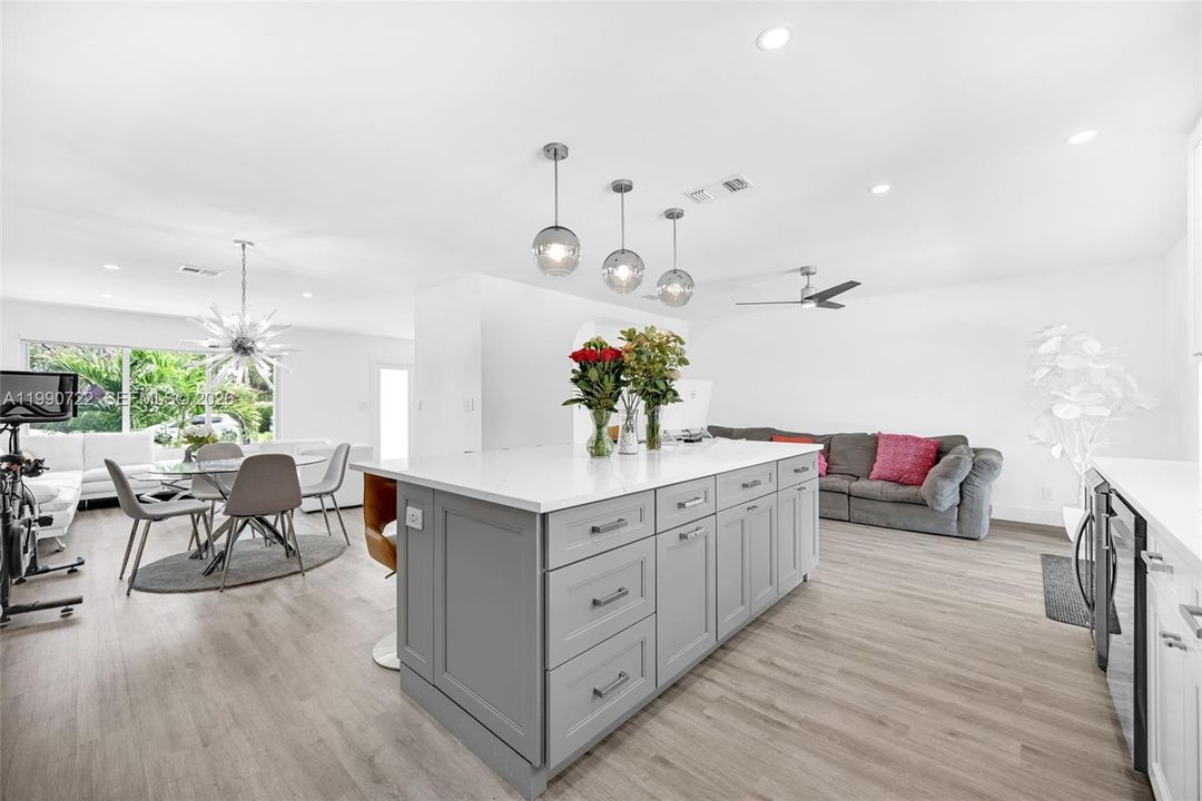 Activo con contrato: $720,000 (4 camas, 2 baños, 1820 Pies cuadrados)