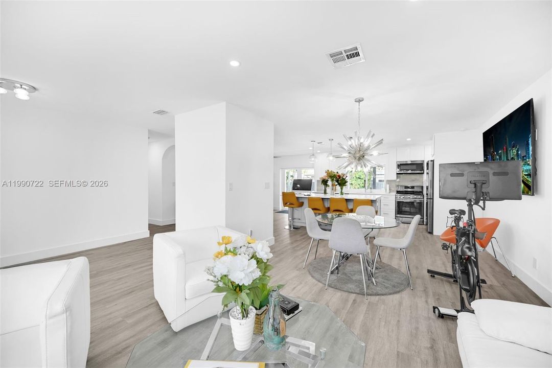 Activo con contrato: $720,000 (4 camas, 2 baños, 1820 Pies cuadrados)