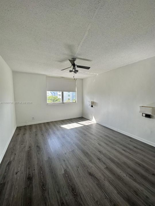 На продажу: $221,000 (1 спален, 1 ванн, 699 Квадратных фут)