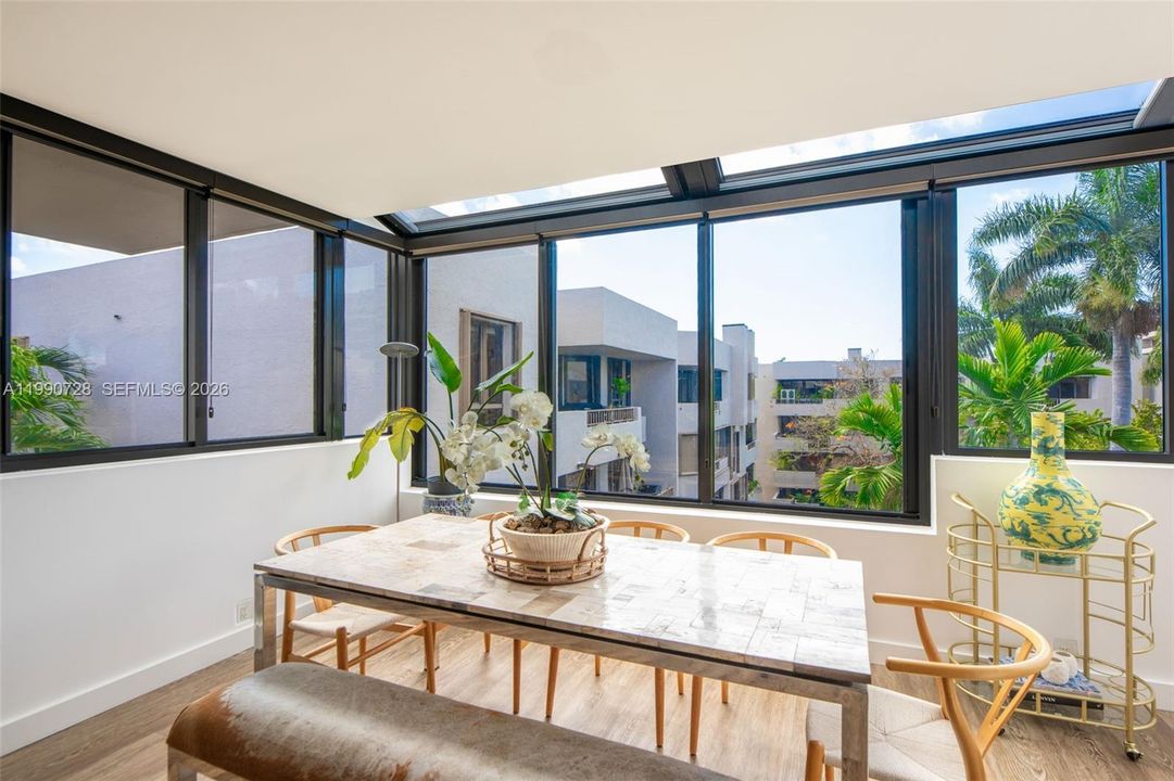 На продажу: $1,630,000 (3 спален, 2 ванн, 2042 Квадратных фут)