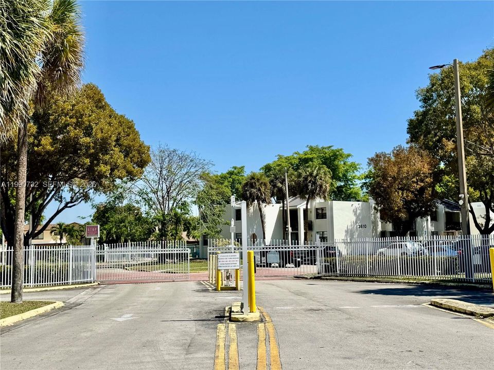 На продажу: $275,000 (2 спален, 2 ванн, 982 Квадратных фут)