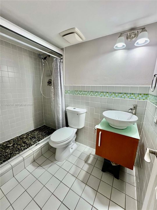 На продажу: $275,000 (2 спален, 2 ванн, 982 Квадратных фут)