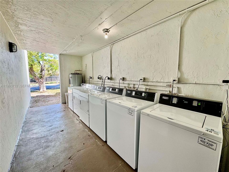 На продажу: $275,000 (2 спален, 2 ванн, 982 Квадратных фут)