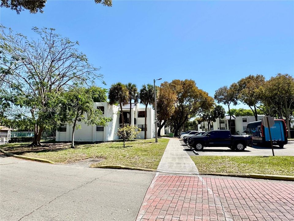 На продажу: $275,000 (2 спален, 2 ванн, 982 Квадратных фут)