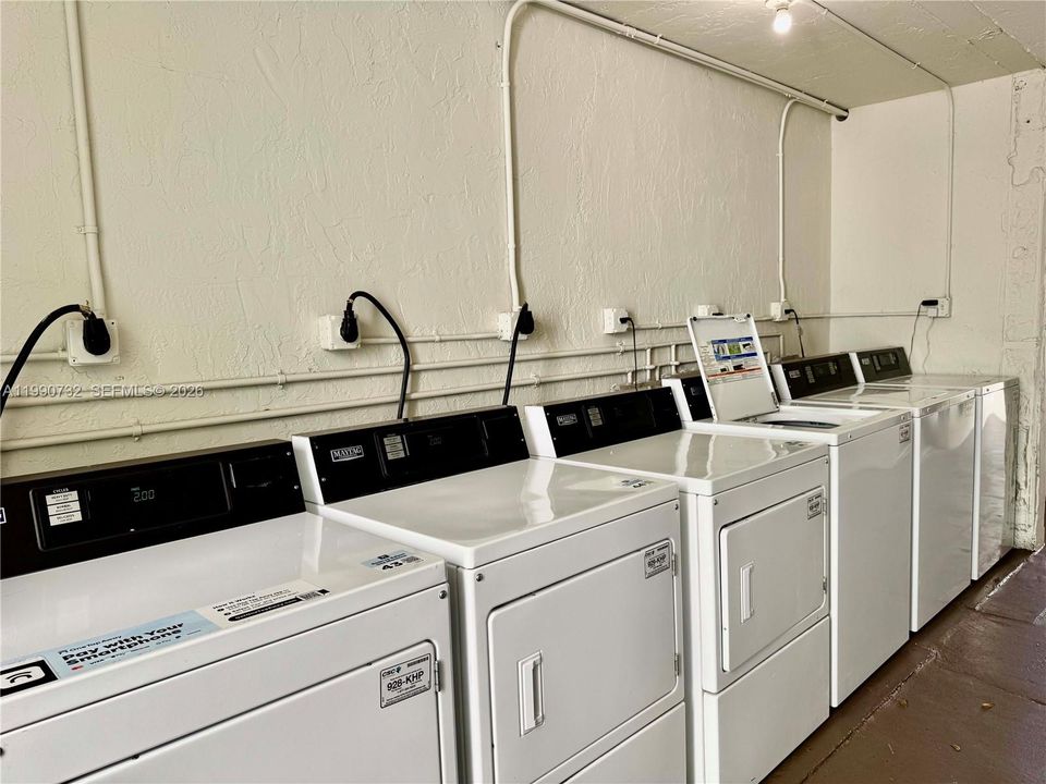 На продажу: $275,000 (2 спален, 2 ванн, 982 Квадратных фут)