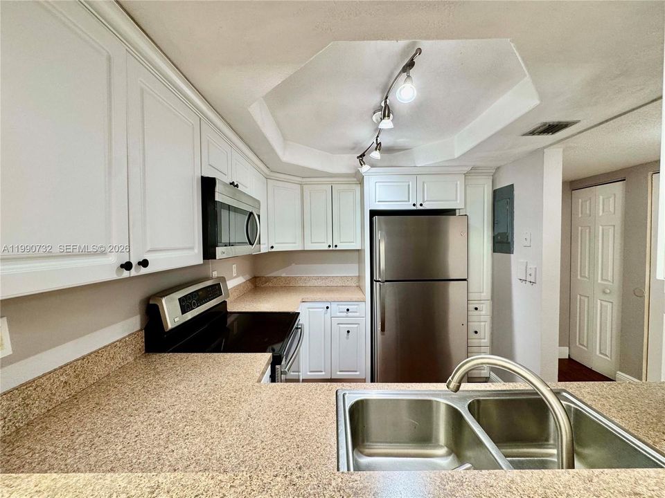 На продажу: $275,000 (2 спален, 2 ванн, 982 Квадратных фут)