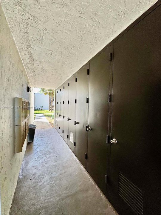 На продажу: $275,000 (2 спален, 2 ванн, 982 Квадратных фут)