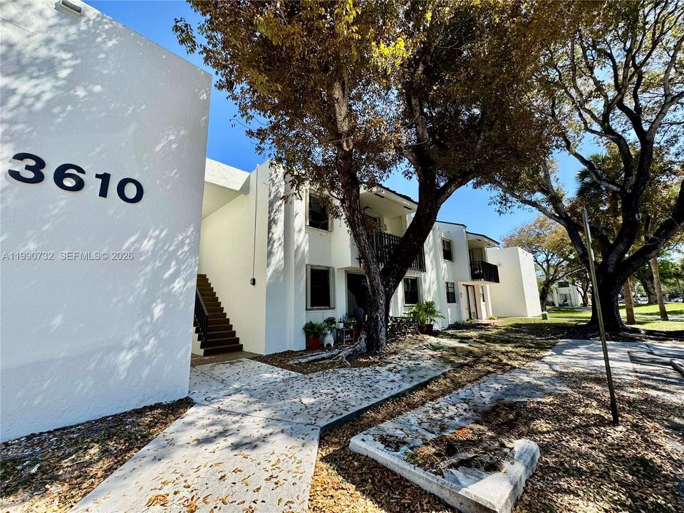 На продажу: $275,000 (2 спален, 2 ванн, 982 Квадратных фут)