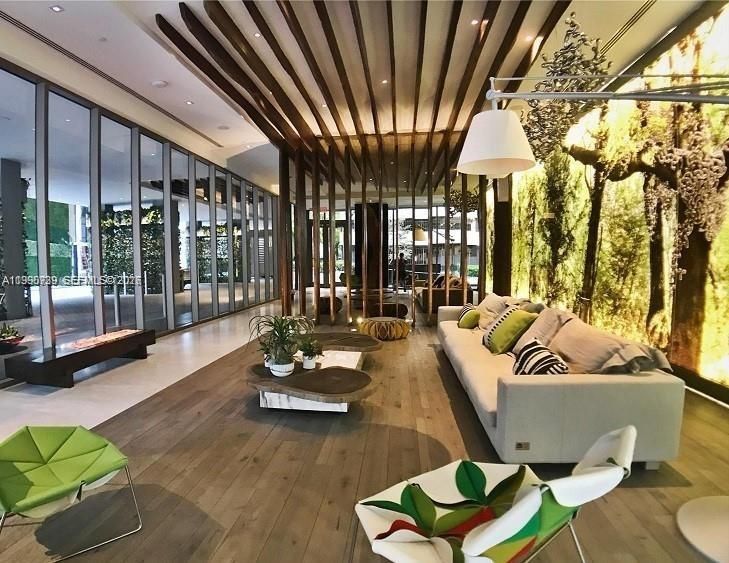 Active With Contract: $4,200 (1 beds, 1 baths, 975 Square Feet)