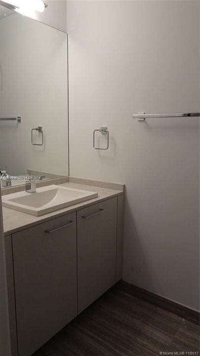 Active With Contract: $4,200 (1 beds, 1 baths, 975 Square Feet)