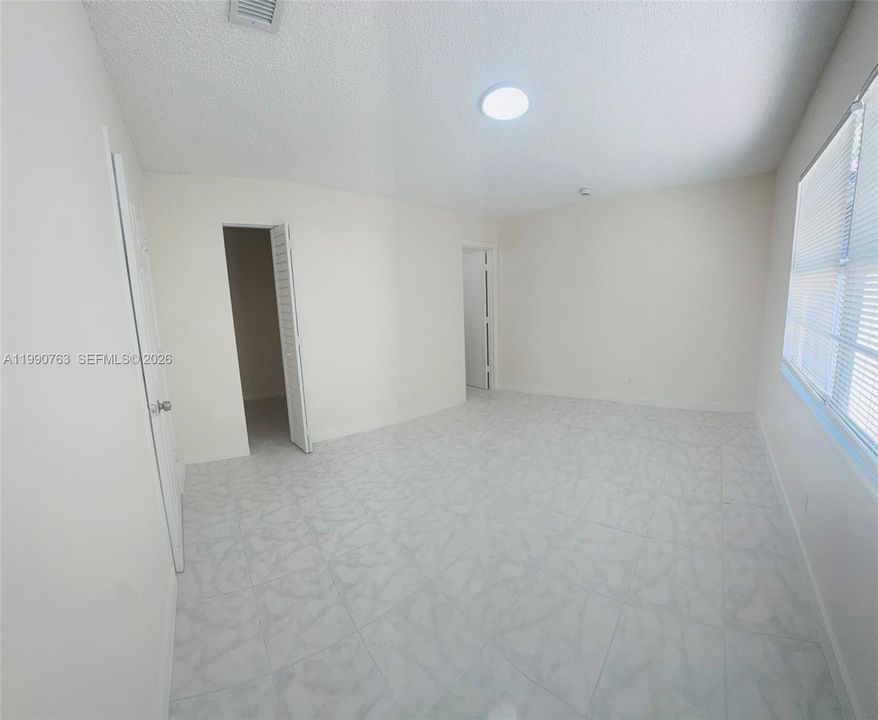 待售: $324,900 (2 贝兹, 2 浴室, 952 平方英尺)