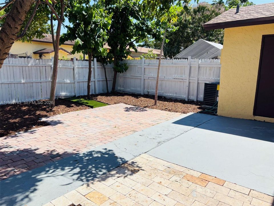 待售: $324,900 (2 贝兹, 2 浴室, 952 平方英尺)