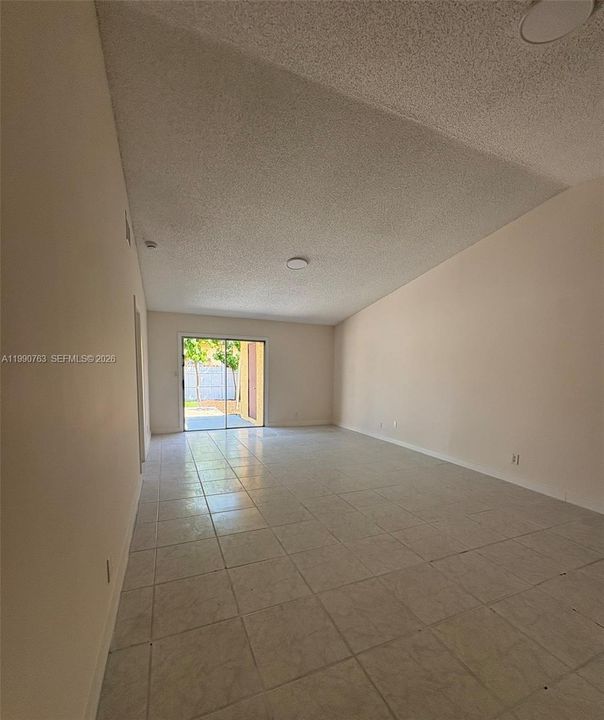 待售: $324,900 (2 贝兹, 2 浴室, 952 平方英尺)