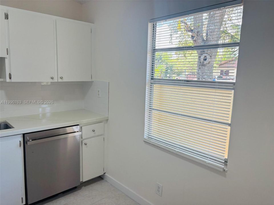 待售: $324,900 (2 贝兹, 2 浴室, 952 平方英尺)