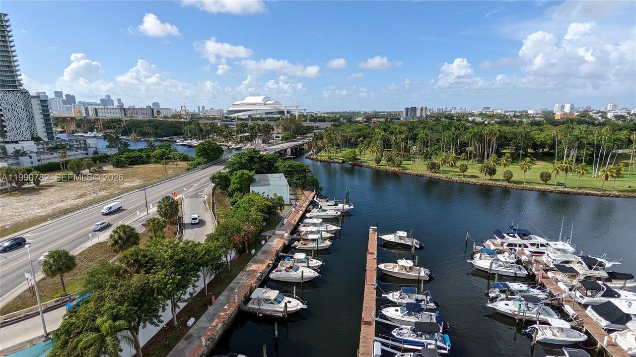 En Venta: $300,000 (0.25 acres)