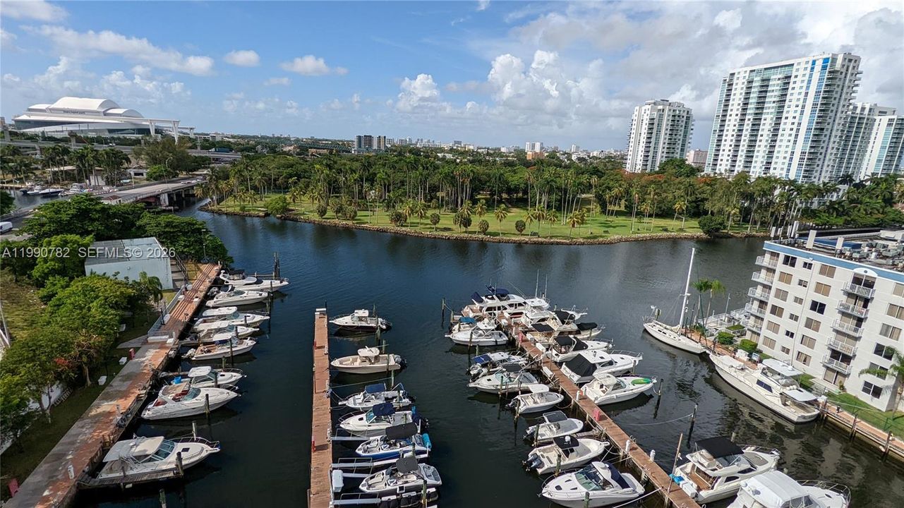 En Venta: $300,000 (0.25 acres)