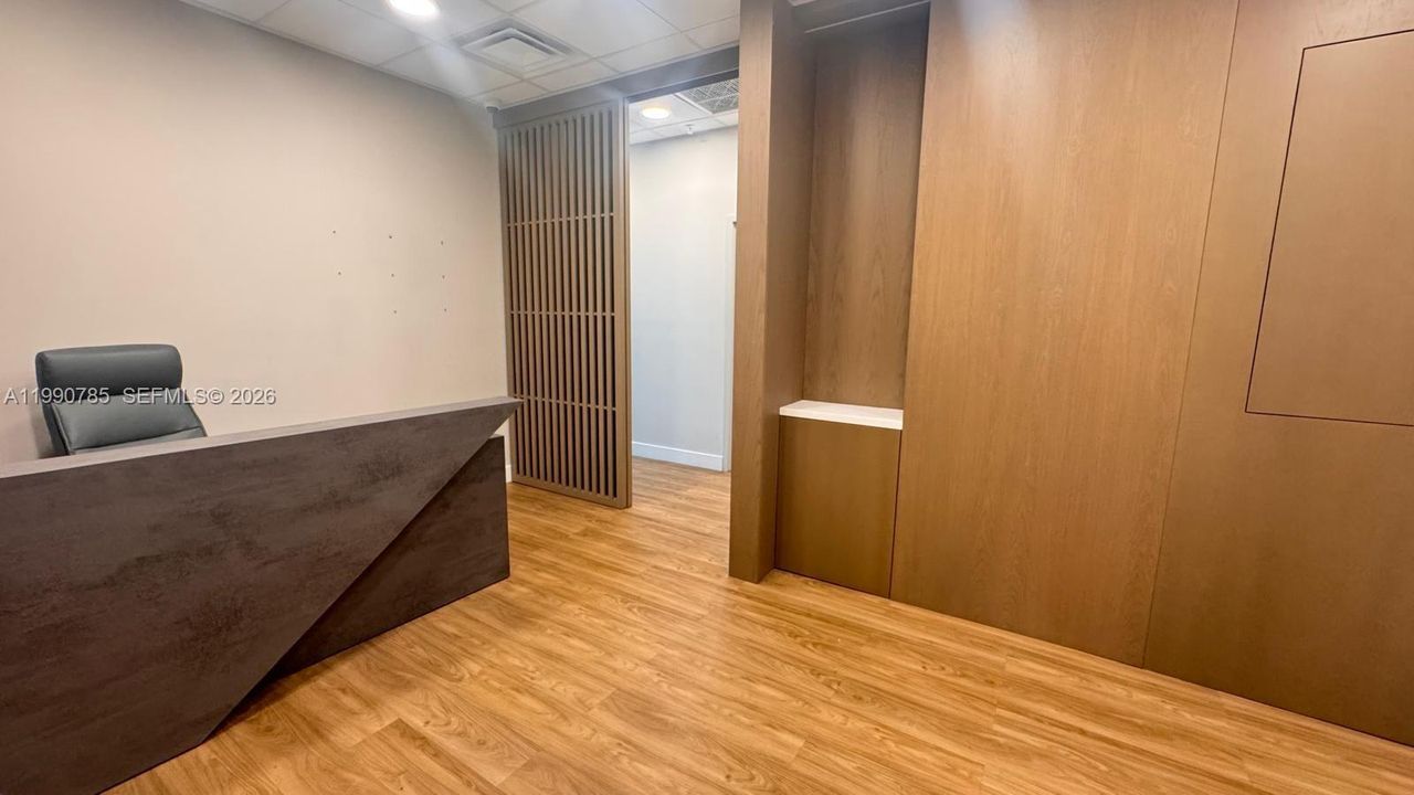 Под контрактом: $9,000 (0 спален, 0 ванн, 0 Квадратных фут)
