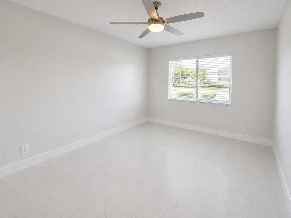 02_empty_bedroom_window_view