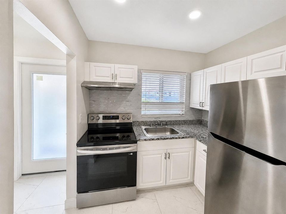 05_kitchen_front_view