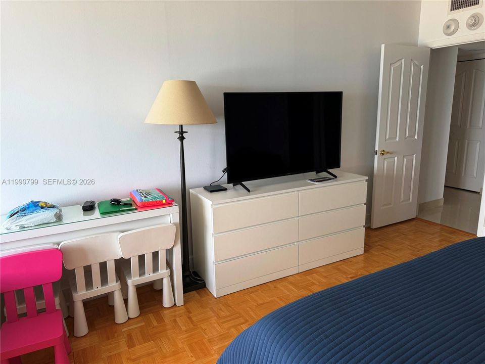 В аренду: $10,000 (3 спален, 2 ванн, 2450 Квадратных фут)