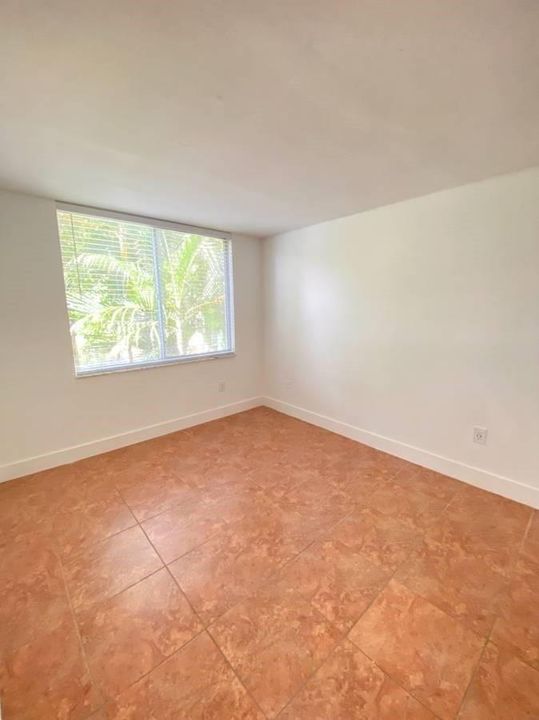 1740 nw n river - room 1