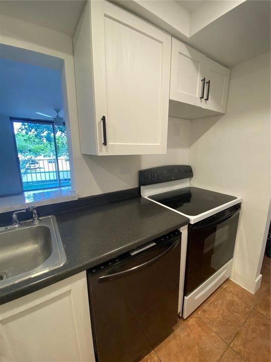 1740 nw n river - kitchen