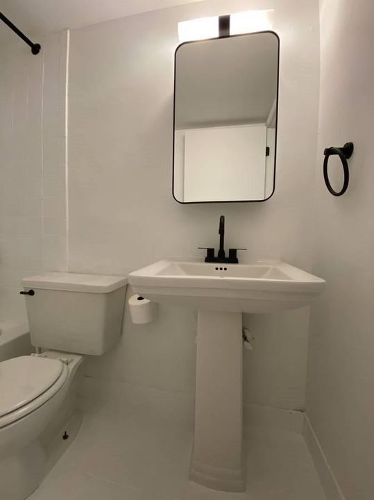 1740 nw n river - bathroom