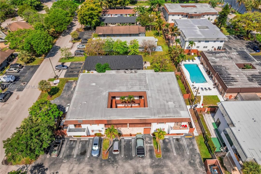 For Sale: $175,000 (2 beds, 2 baths, 855 Square Feet)