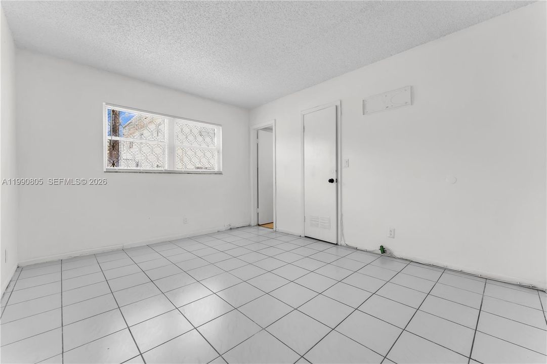 For Sale: $175,000 (2 beds, 2 baths, 855 Square Feet)