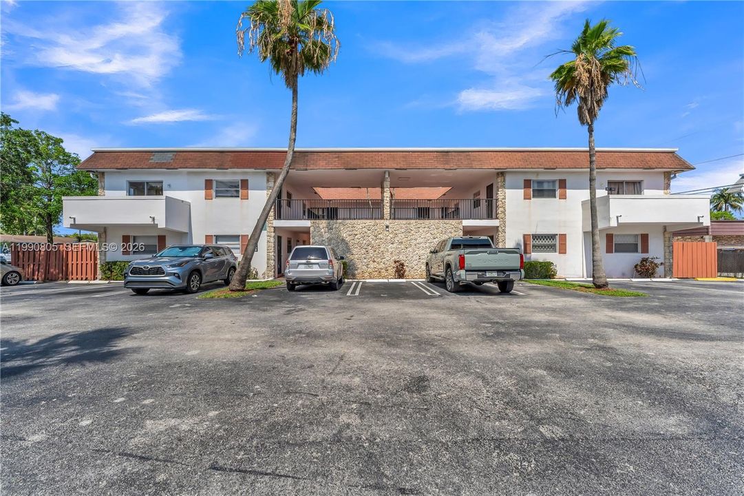 For Sale: $175,000 (2 beds, 2 baths, 855 Square Feet)