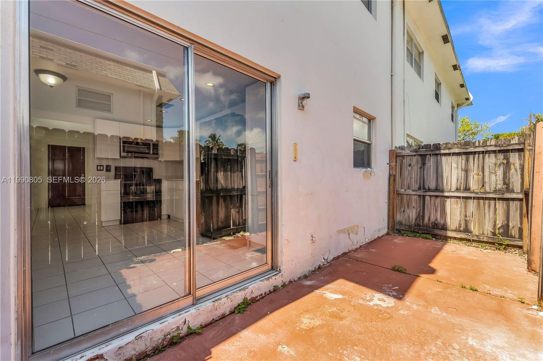 For Sale: $175,000 (2 beds, 2 baths, 855 Square Feet)