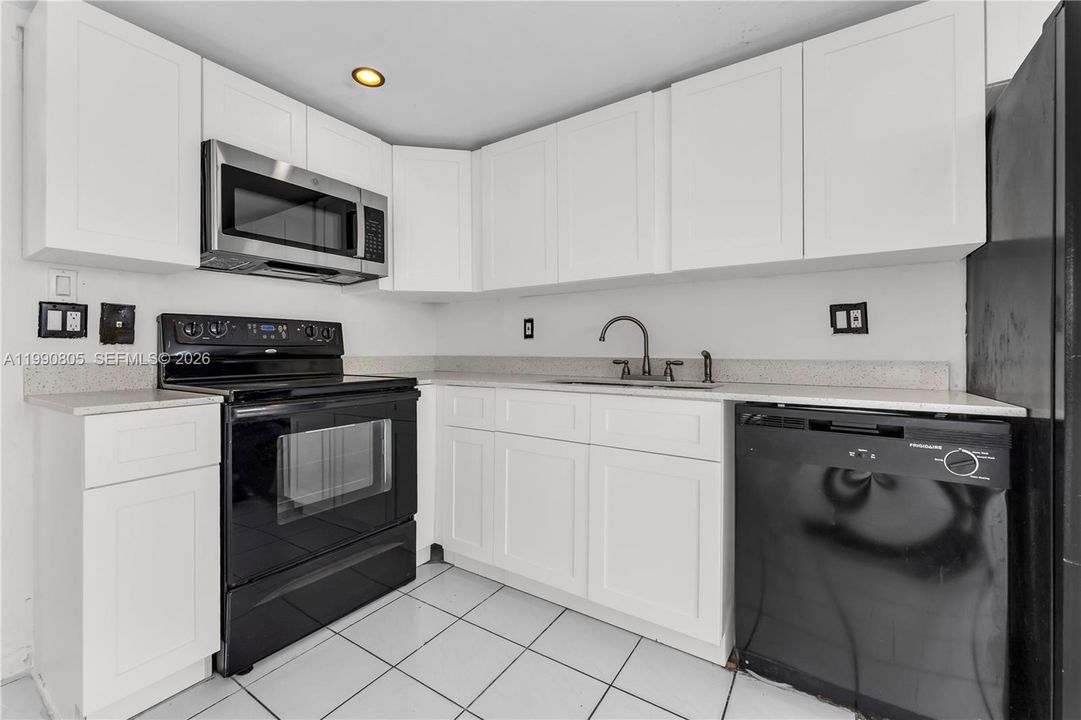 For Sale: $175,000 (2 beds, 2 baths, 855 Square Feet)