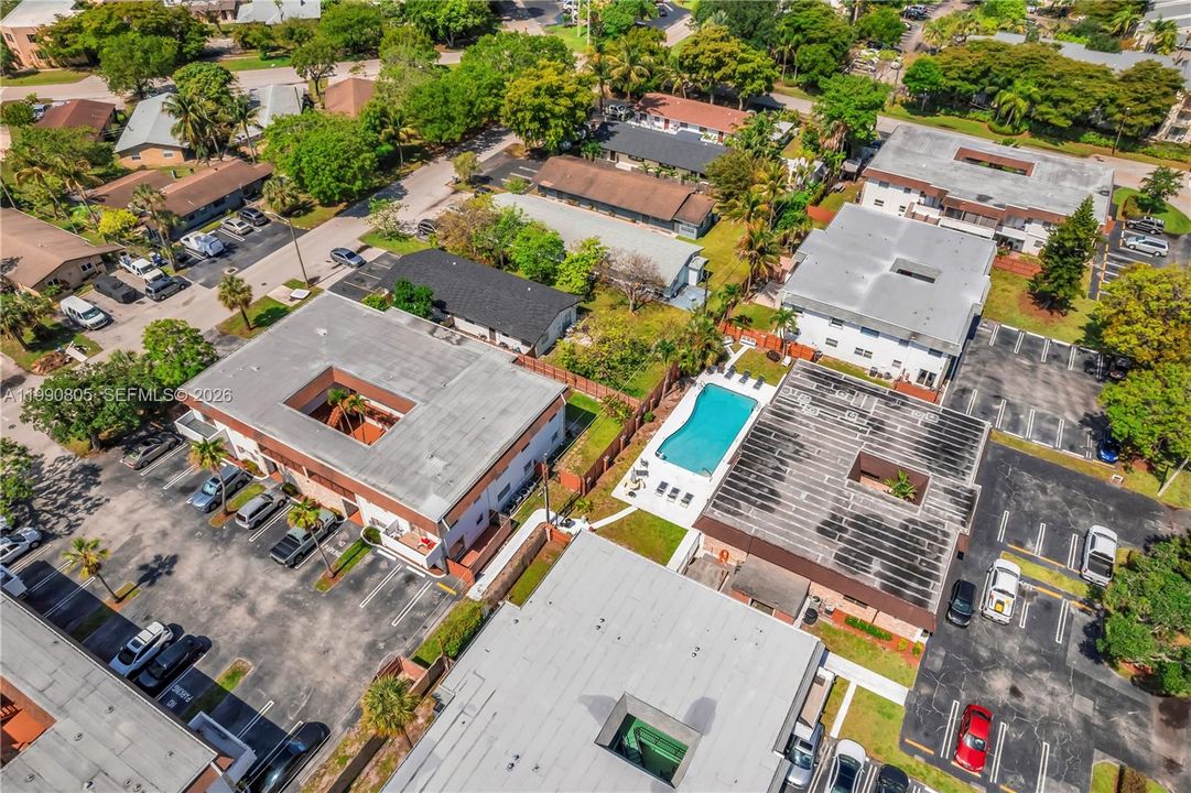 For Sale: $175,000 (2 beds, 2 baths, 855 Square Feet)
