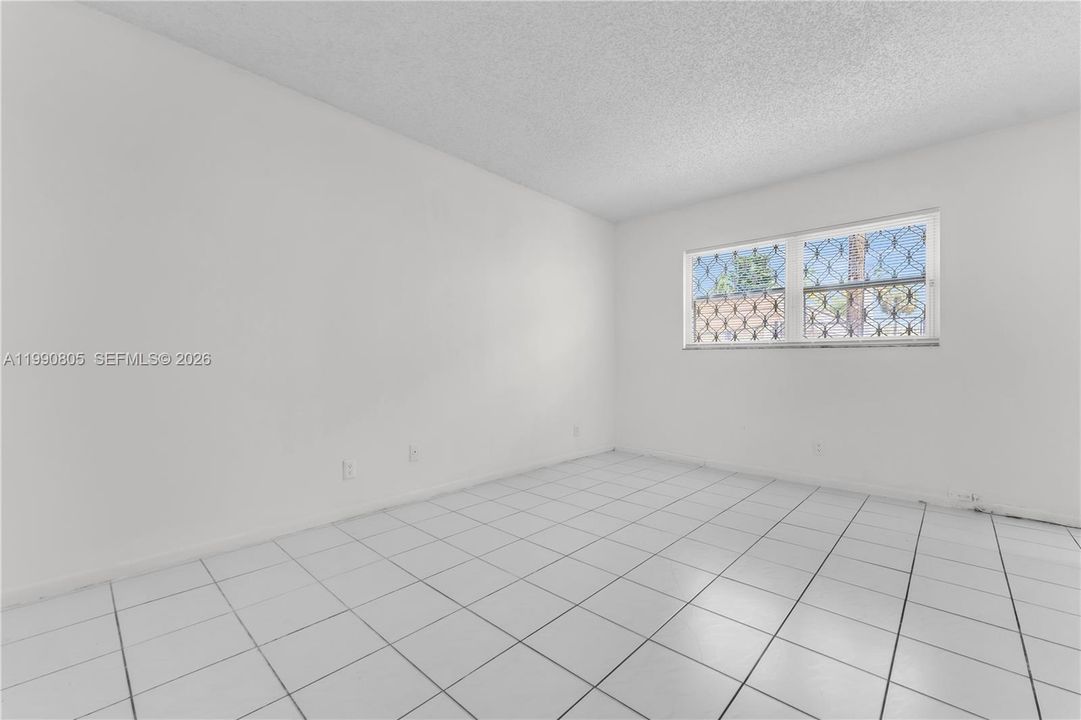 For Sale: $175,000 (2 beds, 2 baths, 855 Square Feet)