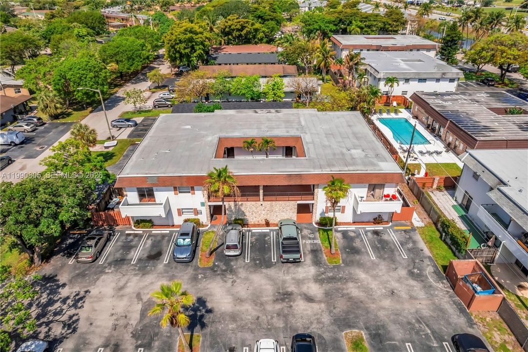For Sale: $175,000 (2 beds, 2 baths, 855 Square Feet)