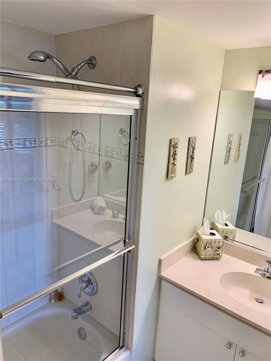 В аренду: $4,000 (2 спален, 2 ванн, 1211 Квадратных фут)