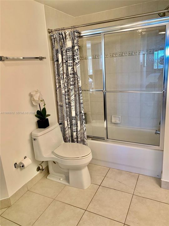В аренду: $4,000 (2 спален, 2 ванн, 1211 Квадратных фут)
