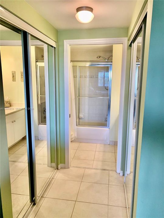 В аренду: $4,000 (2 спален, 2 ванн, 1211 Квадратных фут)
